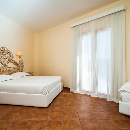 Dp - Sardinia מלון 4*